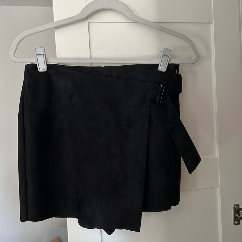 Zara faux suede skort